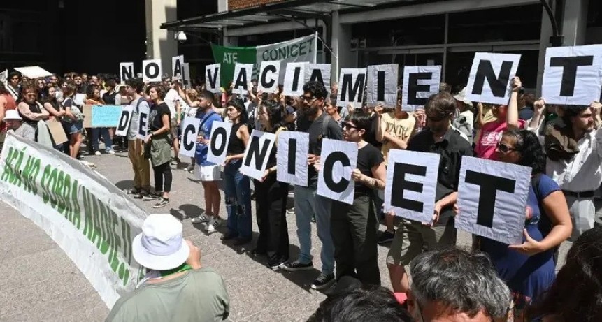 Científicos alzan la voz: paro y vigilia en defensa del CONICET y la ciencia pública