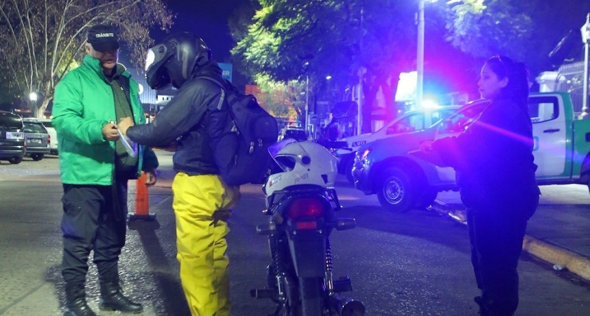 Operativo sorpresa en Monte Grande: controles, alcoholemia y vehículos secuestrados en Plaza Mitre
