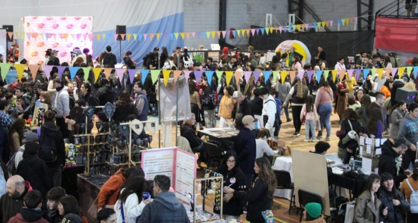 Color, cosplay y videojuegos en la 5º edición de la MiraCon en Miramar