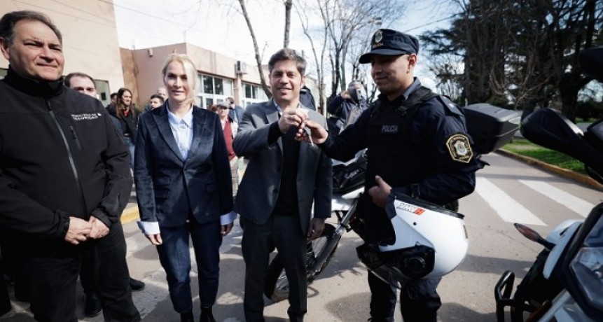 “Trajimos patrulleros, no discursos”: Kicillof refuerza la seguridad en Capitán Sarmiento