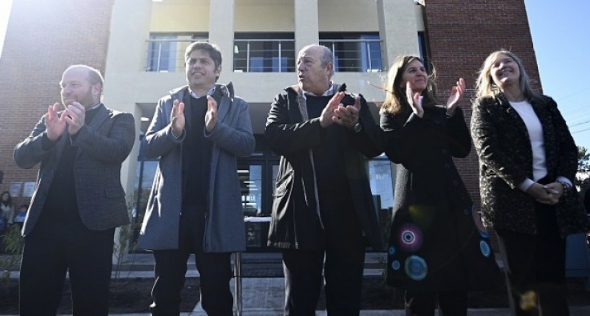 Kicillof inauguró la Casa de la Provincia en Mar Chiquita y criticó el ajuste del Gobierno nacional