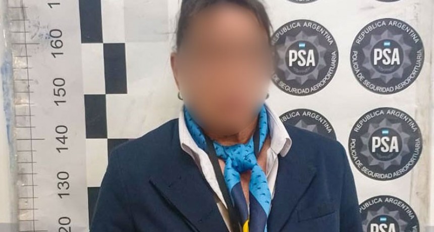 Detienen a azafata en Ezeiza por contrabandear diamantes, celulares y dinero en efectivo