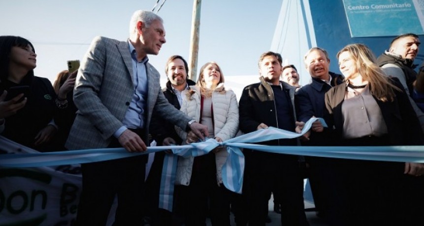 Kicillof inauguró un centro de salud mental en Berisso y entregó casi 500 escrituras a familias