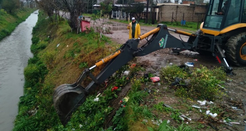 Por la tormenta, Esteban Echeverría intensifica el saneamiento de arroyos y sumideros