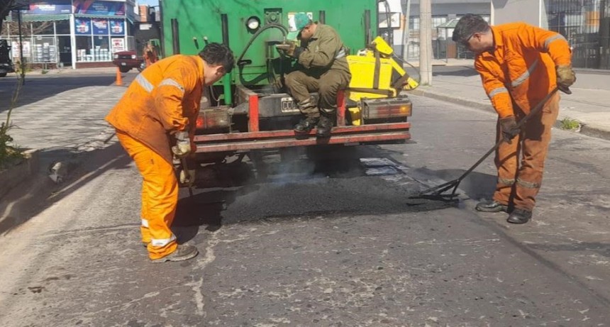 Monte Grande avanza con nuevas obras de bacheo en calles céntricas