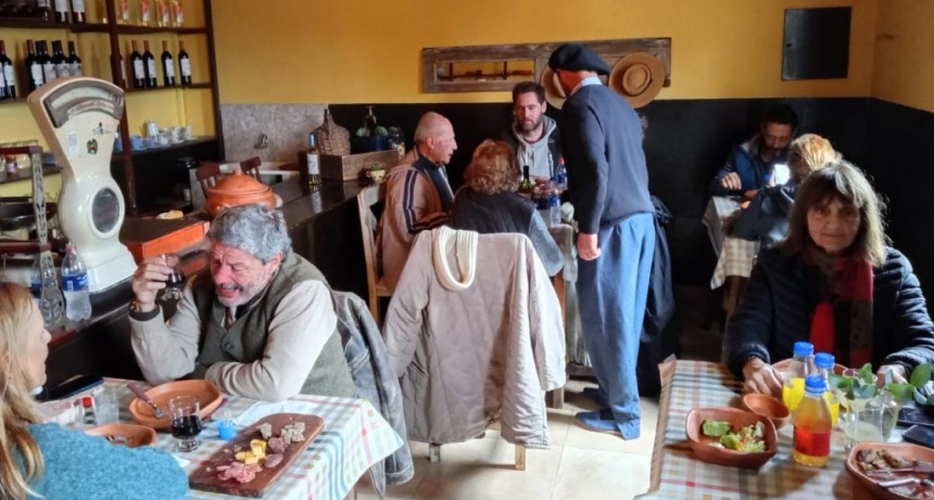 Lo de Tenca en Cazón: un boliche con 70 años de historia