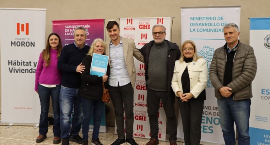 Más de 100 familias de Morón recibieron las escrituras de sus viviendas