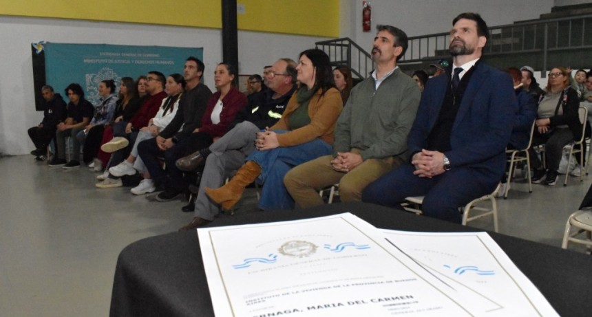 Miramar: casi 100 familias recibieron la escritura de su vivienda tras décadas de espera