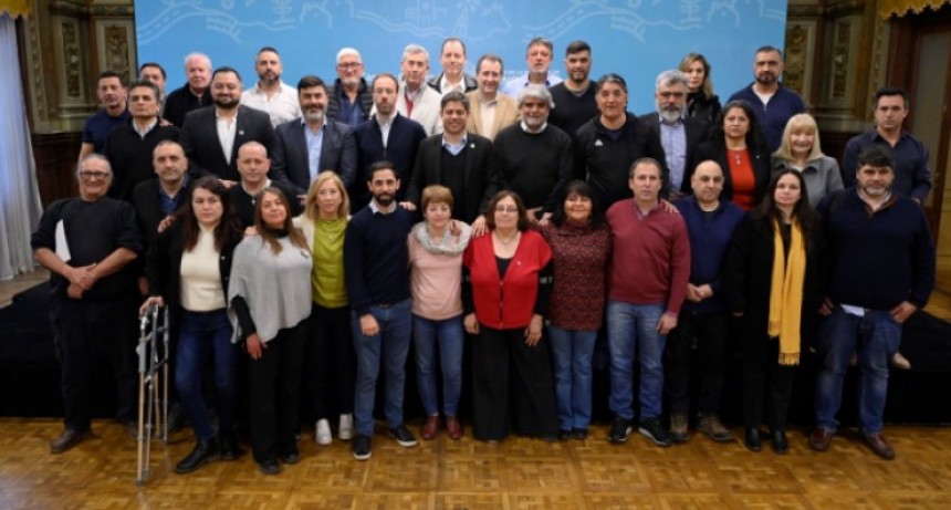 Kicillof se reunió con gremios estatales y cuestionó la política nacional hacia el sector