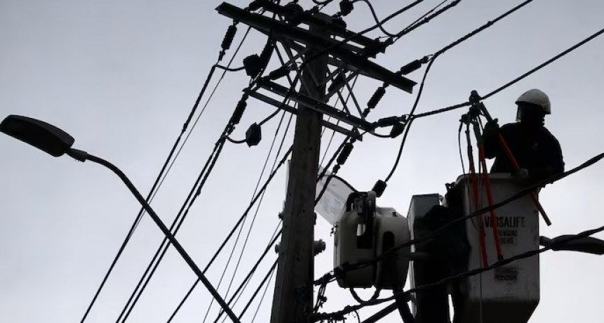 Fuerte baja en la demanda eléctrica: el consumo cayó 2,5% en julio por la retracción de hogares e industrias