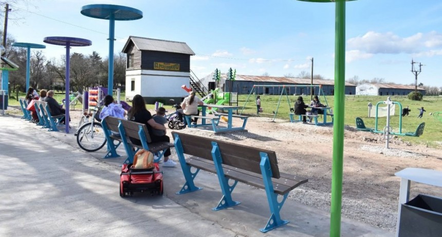 Otamendi estrenó el “Paseo del Pensamiento”, una plaza con juegos, deporte y energía solar