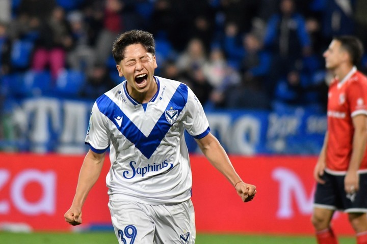 V&eacute;lez volvi&oacute; a golpear y es l&iacute;der perfecto: venci&oacute; a Independiente con un gol de un juvenil