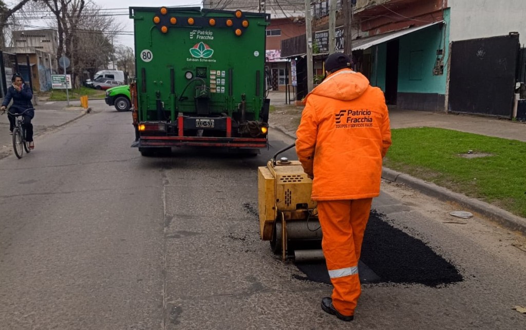 Monte Grande suma nuevas obras de bacheo para mejorar calles y reforzar la seguridad vial