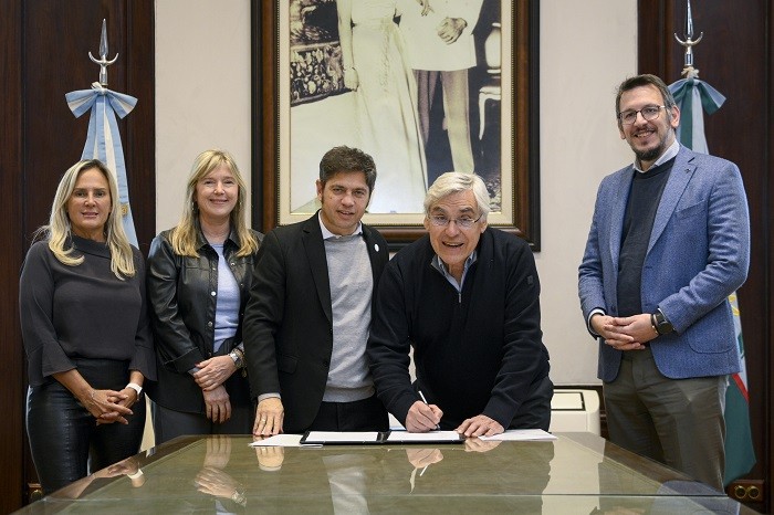 Kicillof acelera la asistencia a los municipios con $16.200 millones para obras y servicios