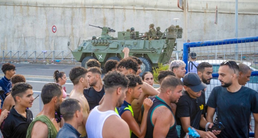 Crisis migratoria en Ceuta: Espa&ntilde;a apunta a Marruecos y crecen las sospechas de una disputa diplom&aacute;tica