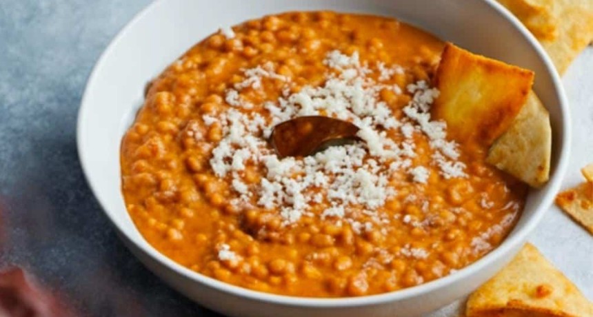 Frijoles puercos: la irresistible salsa mexicana con chorizo y queso que conquista todas las reuniones