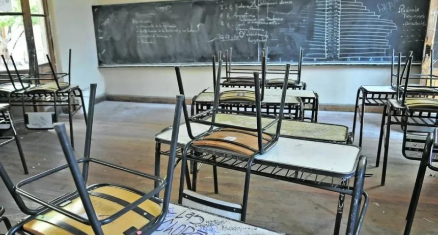 El masivo paro docente desafi&oacute; al Gobierno, que respondi&oacute; con controles y amenazas de sanciones