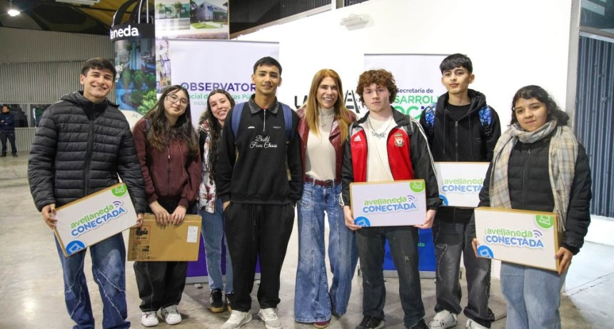 Avellaneda entreg&oacute; 3.800 netbooks a estudiantes del &uacute;ltimo a&ntilde;o y sum&oacute; capacitaci&oacute;n en inteligencia artificial