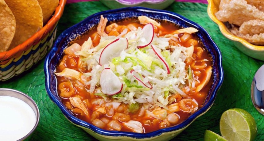 Pozole: la sopa mexicana de ma&iacute;z y cerdo que guarda siglos de historia en cada plato