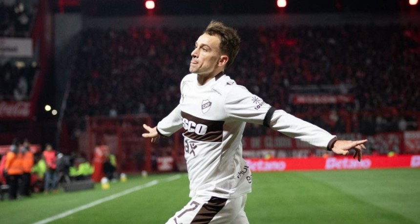 Platense dio el golpe en Avellaneda y hundi&oacute; a Independiente antes de los octavos de la Libertadores