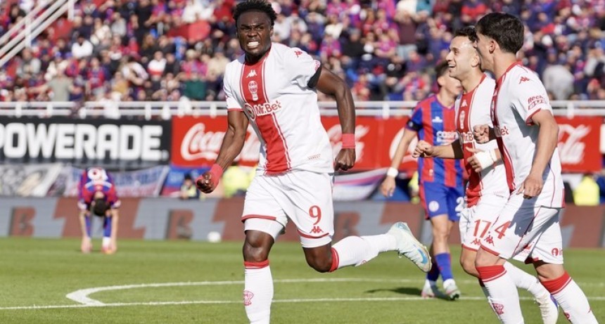 Hurac&aacute;n hizo historia, venci&oacute; a San Lorenzo y rompi&oacute; una racha de 25 a&ntilde;os en el cl&aacute;sico