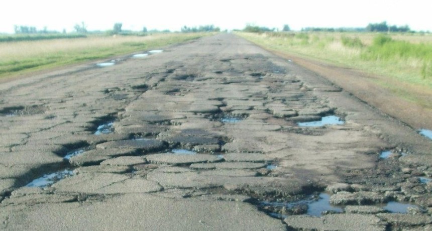Rutas abandonadas y fondos desviados: el &ldquo;super&aacute;vit&rdquo; del Gobierno se sostiene a costa de caminos cada vez m&aacute;s peligrosos