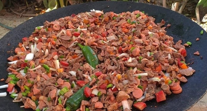 La Discada: el fest&iacute;n mexicano de carnes que naci&oacute; en el campo y conquist&oacute; las reuniones
