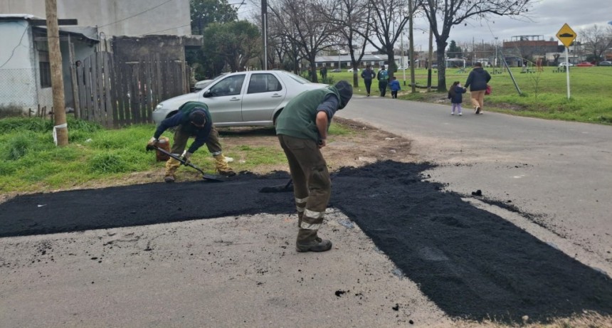 El Jag&uuml;el: avanzan las tareas de bacheo para mejorar las calles del distrito