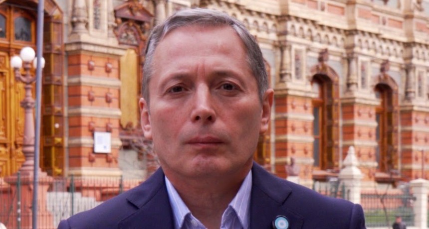 Gray fue a la Justicia contra la privatizaci&oacute;n de AySA y pidi&oacute; frenar la licitaci&oacute;n