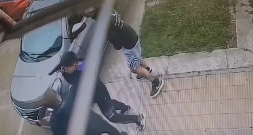 Violento intento de asalto a una pareja en Lomas del Mirador: los atacaron tres delincuentes