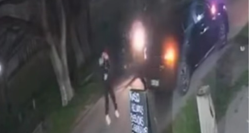Virrey del Pino: le robaron el auto a los tiros y escaparon por las calles del barrio Yaguan&eacute;
