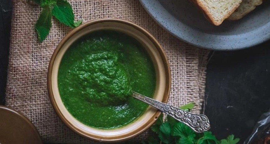 Pudina chutney: la salsa india de menta que refresca, pica y transforma cualquier plato