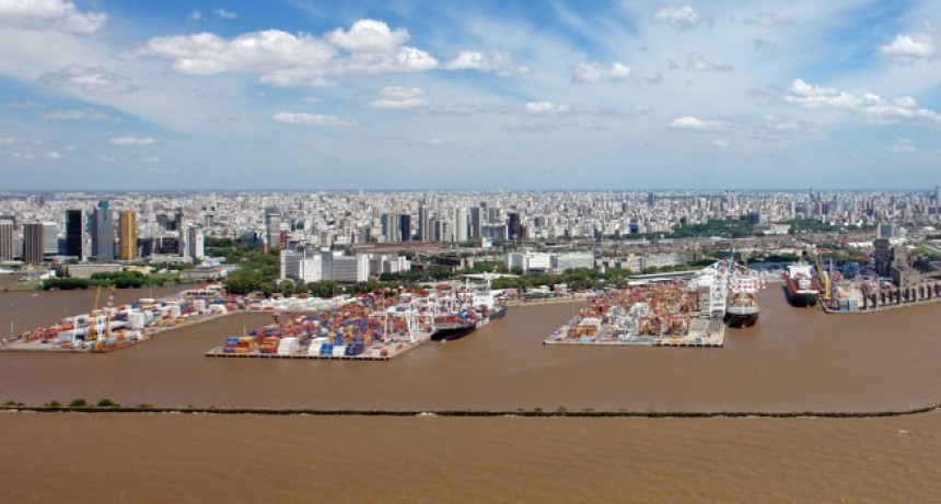 Avanza el desguace de embarcaciones para mejorar la logística y el cuidado ambiental en el Puerto Buenos Aires