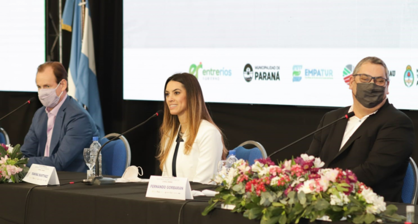Firma del convenio "Programa de Fortalecimiento Federal de Bureaux" entre el Ministerio de Turismo y Deportes de la Nación y AOCA