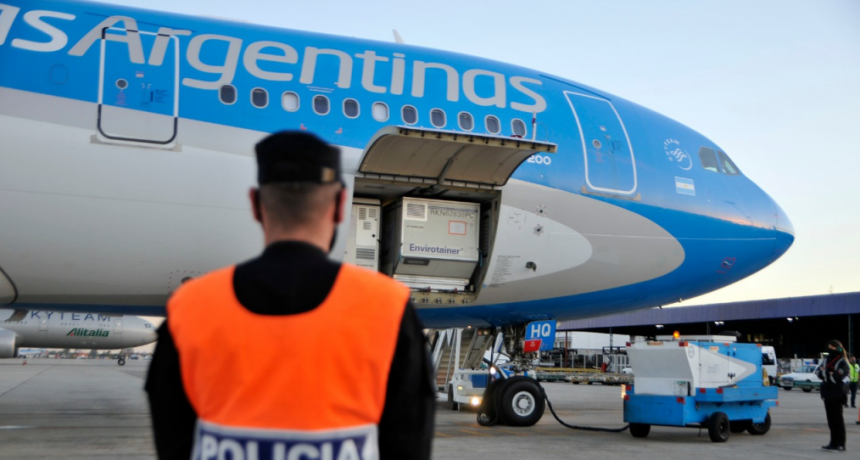 Arribaron al país dos nuevos cargamentos con 1.632.000 vacunas de Sinopharm