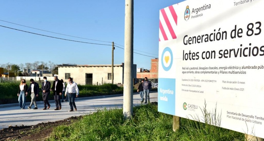 Jorge Ferraresi entregó créditos para construcción y lotes con servicios en la provincia de Buenos Aires
