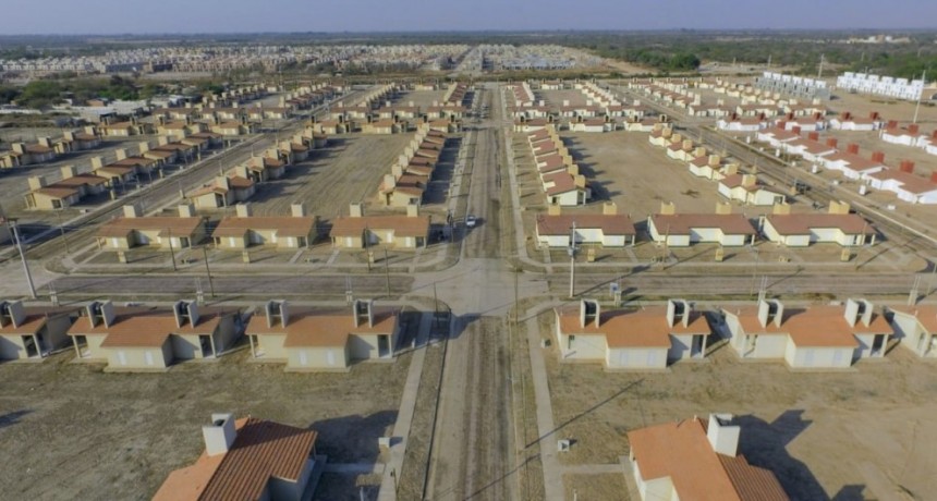 Fernández, Ferraresi y Zamora otorgaron más de 800 viviendas en Santiago del Estero