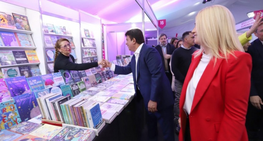 Fernando Espinoza: "Nuestra Feria del libro es pública y gratuita porque queremos llegar al corazón de cada argentina y Argentino"