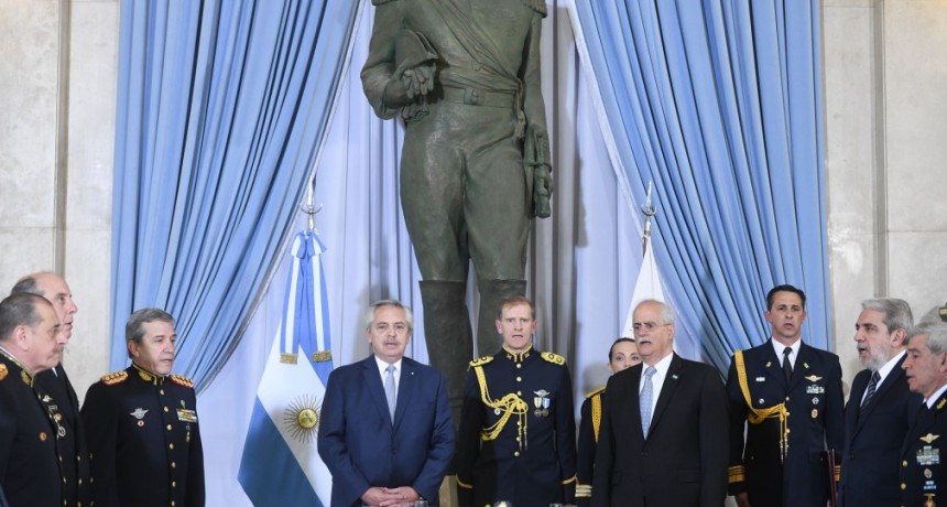 Alberto Fernández oficializó la jerarquización profesional y el reordenamiento salarial de las Fuerzas Armadas