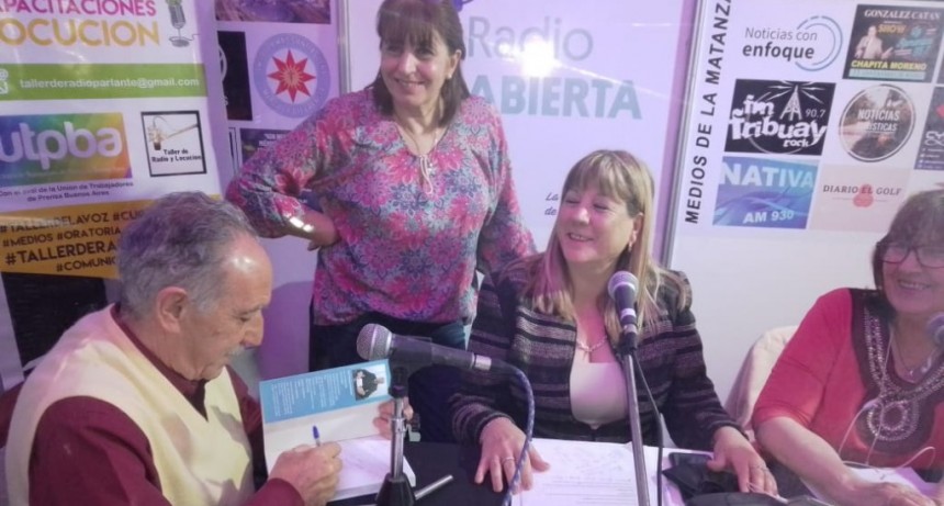 El escritor Raúl Mattiozzi, y Nora Lafon en Noticias Turísticas