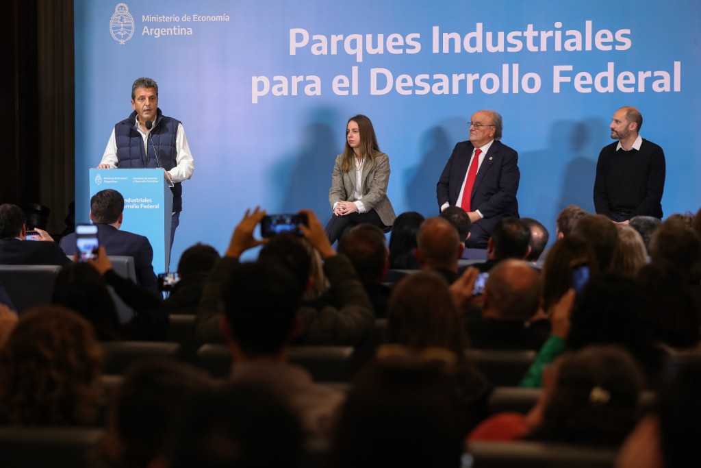 Sergio Massa anunció inversiones por $4.800 millones para potenciar a los parques industriales de todo el país
