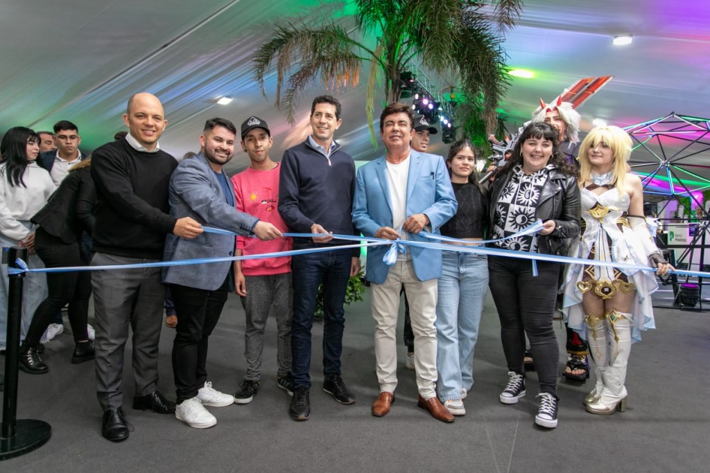 Fernando Espinoza y “Wado” de Pedro inauguraron la Expo Joven 2023
