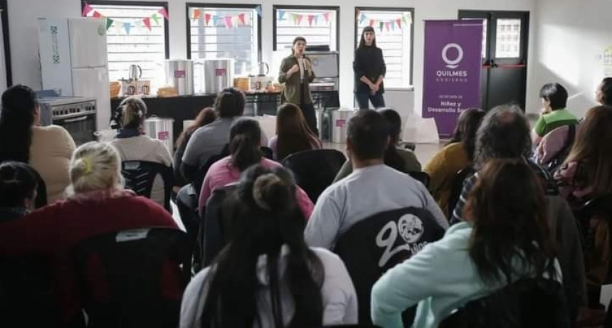 Quilmes: Mendoza entregó equipamiento de cocina a las 45 unidades de desarrollo infantil del distrito