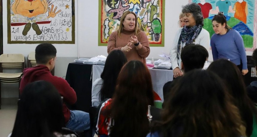 El Programa EcheVERría entregó 380 pares de lentes a estudiantes de escuelas secundarias del distrito