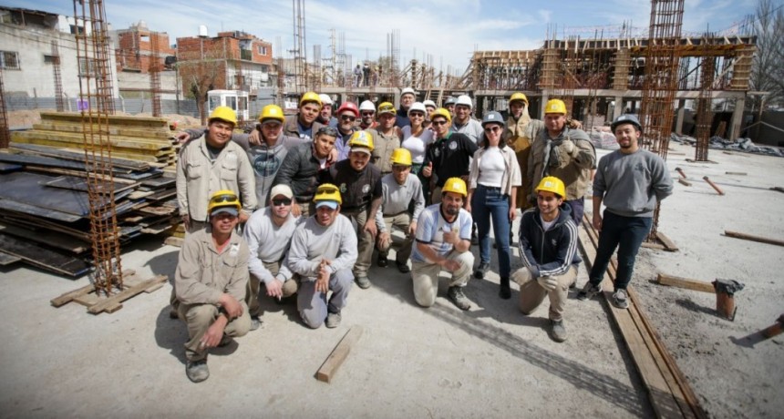 Quilmes: Mayra Mendoza recorrió la obra construcción de viviendas en el Barrio Itati