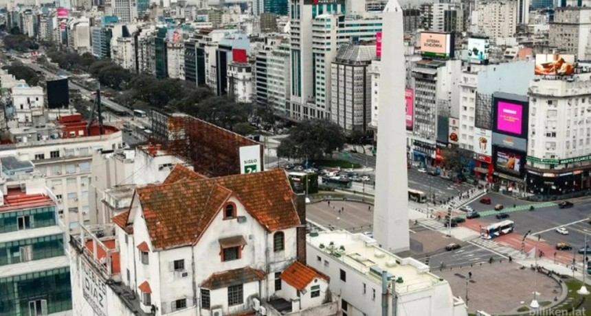 Un chalet en las alturas, con vista al Obelisco.