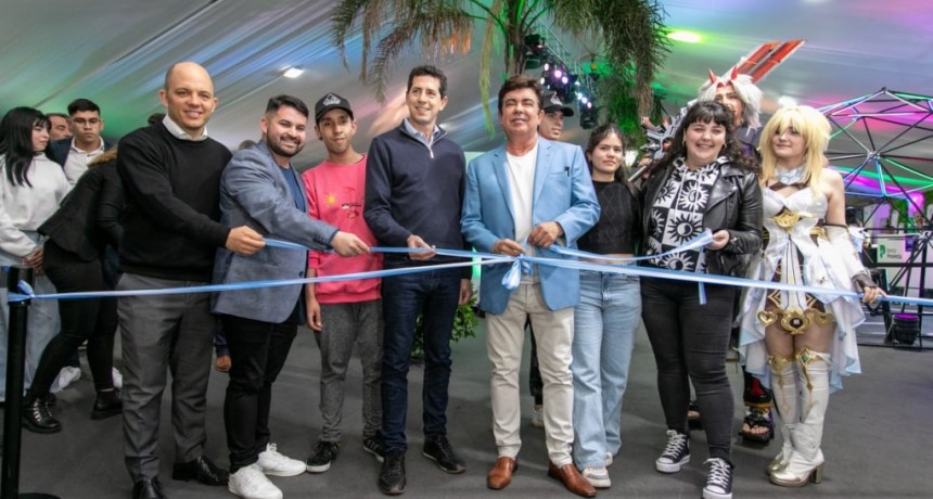Fernando Espinoza y “Wado” de Pedro inauguraron la Expo Joven 2023
