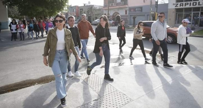 Quilmes: Mayra Mendoza inauguró la obra de repavimentación de la calle Zapiola 