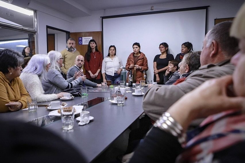 Mayra Mendoza y el HCD de Quilmes repudian el veto presidencial a la Ley de Jubilaciones en un encuentro con jubilados