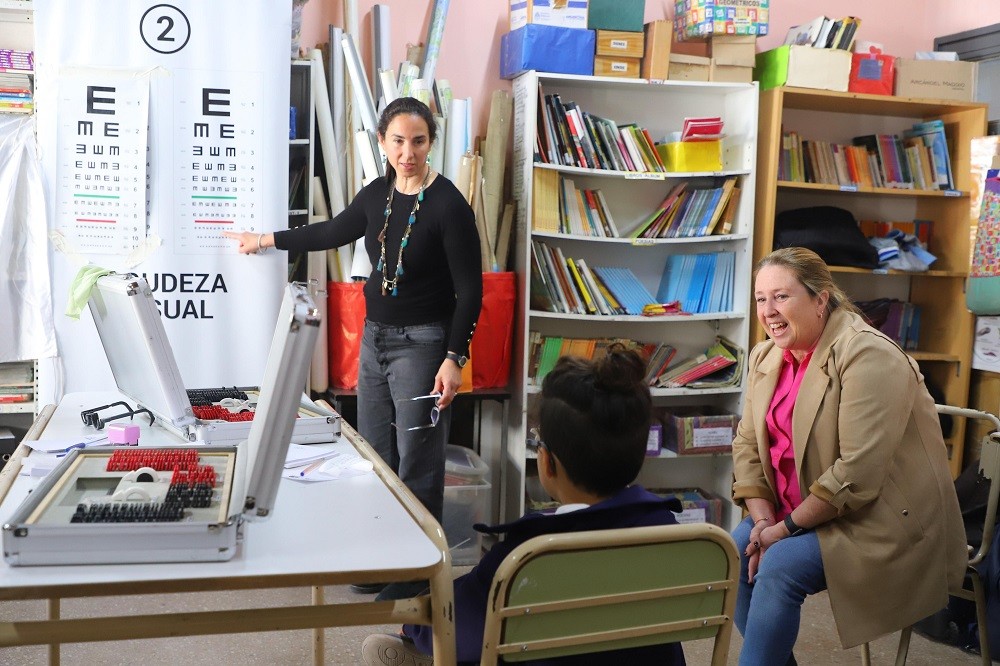 El Municipio de Esteban Echeverría realizó controles visuales a estudiantes de la Escuela N° 50